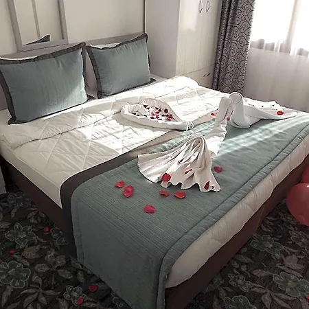 Arya Hotel 3*